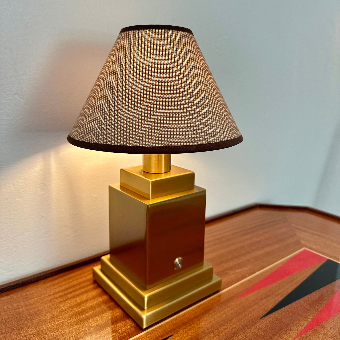 SQUARE RECHARGEABLE LAMP