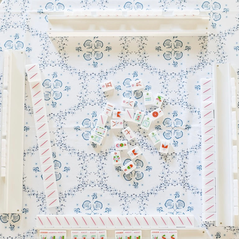 FLORAL TRELLIS TABLE TOPPER