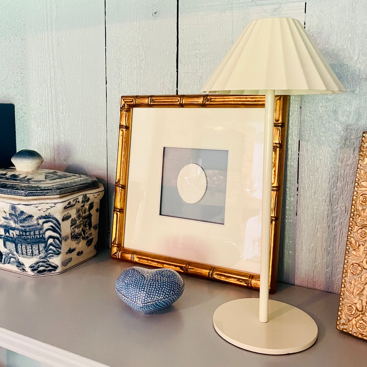 CREAM RUFFLED BISTRO LAMP