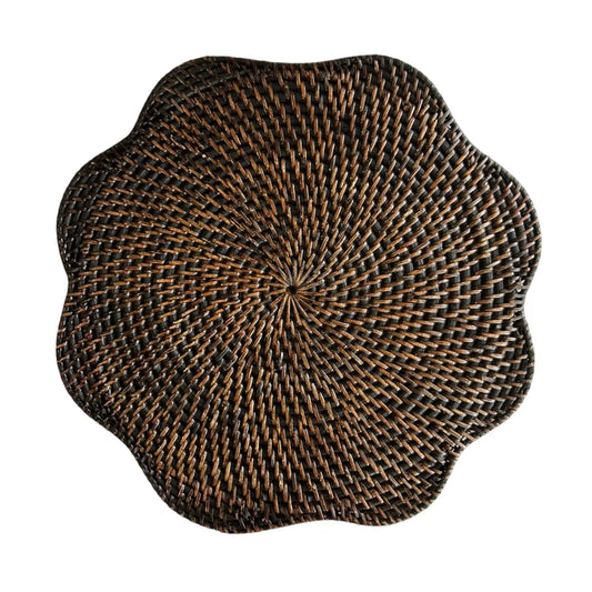 WOVEN SCALLOP PLACEMAT, DARK BROWN
