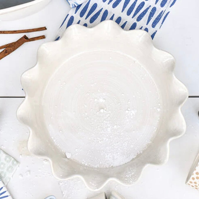 WHITE RUFFLED PIE DISH