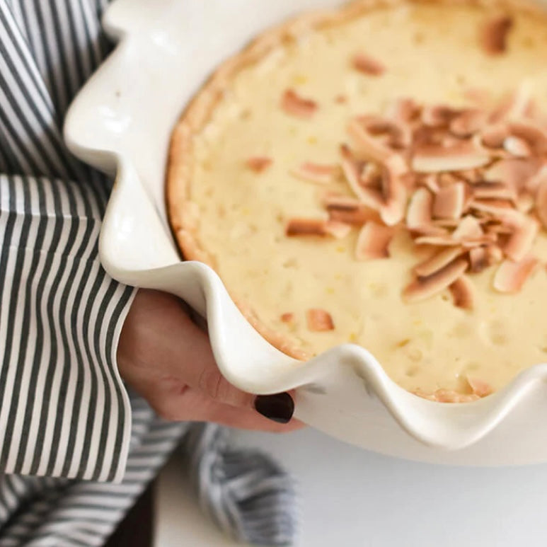 WHITE RUFFLED PIE DISH