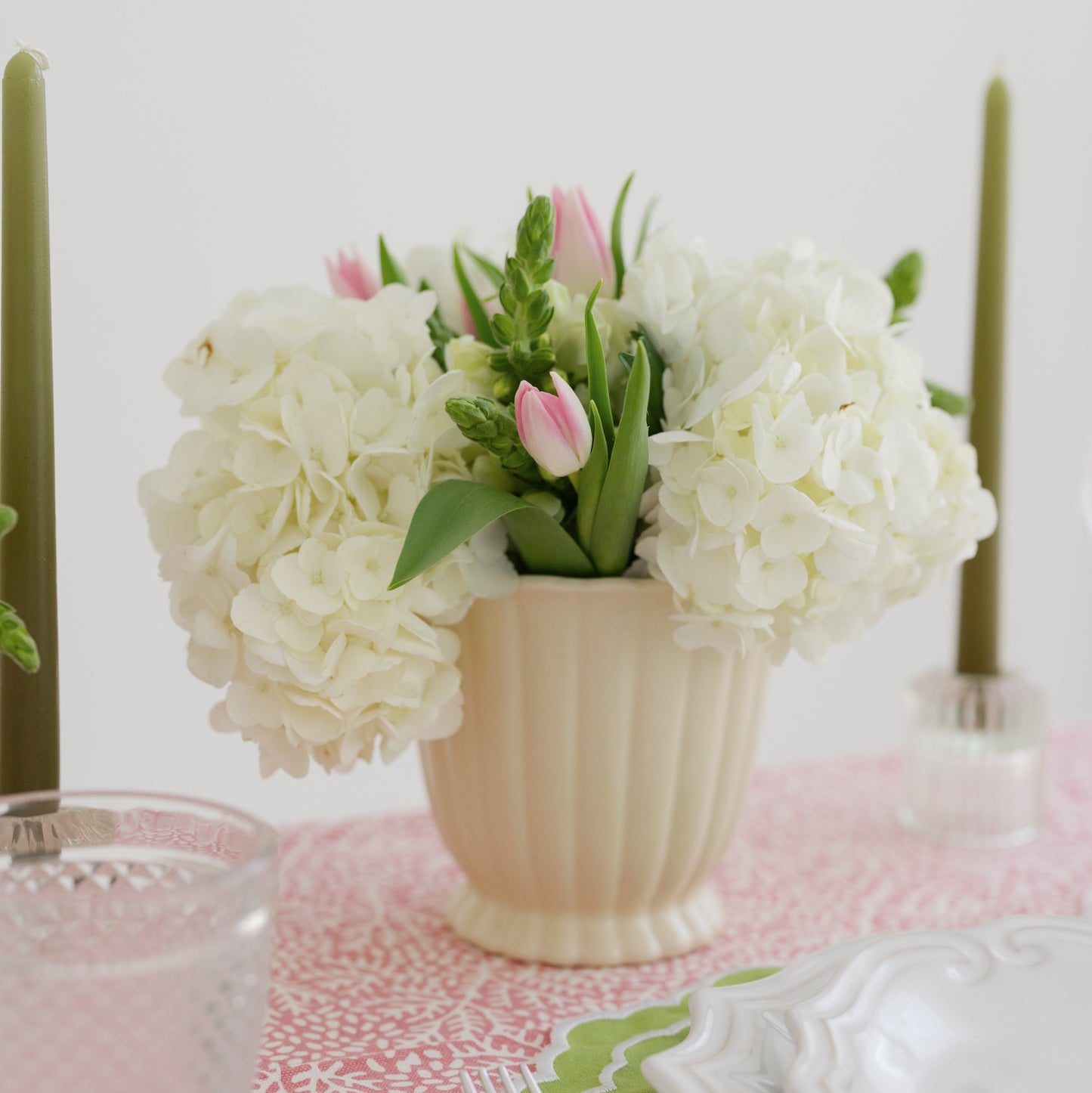WHITE FLUTED CACHEPOT